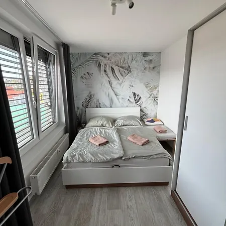 Premiere - Private Parking Apartment