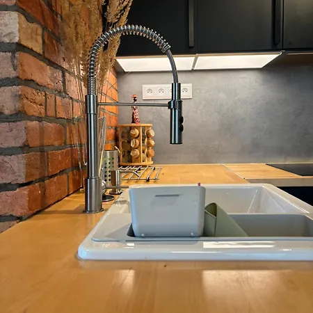 Premiere - Private Parking Apartment *